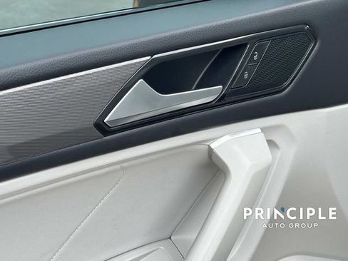 Used 2023 Volkswagen Tiguan SE w/ Panoramic Sunroof Package FWD image 13