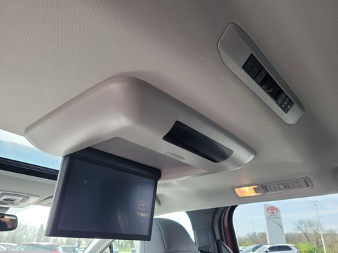 New 2026 Toyota Sienna XLE image 15