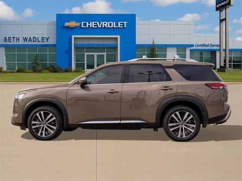 Used 2024 Nissan Pathfinder Platinum image 4