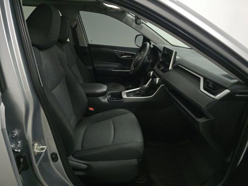 Used 2025 Toyota RAV4 XLE w/ Convenience Package FWD image 9