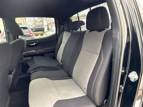 Used 2020 Toyota Tacoma TRD Off-Road w/ Technology Package image 14