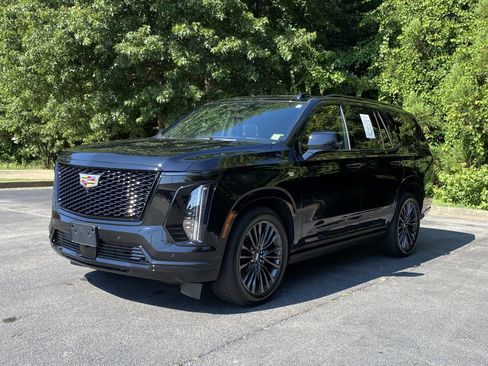 Used 2025 Cadillac Escalade Sport Platinum w/ LPO, Floor Liner Package AWD/4WD image 5