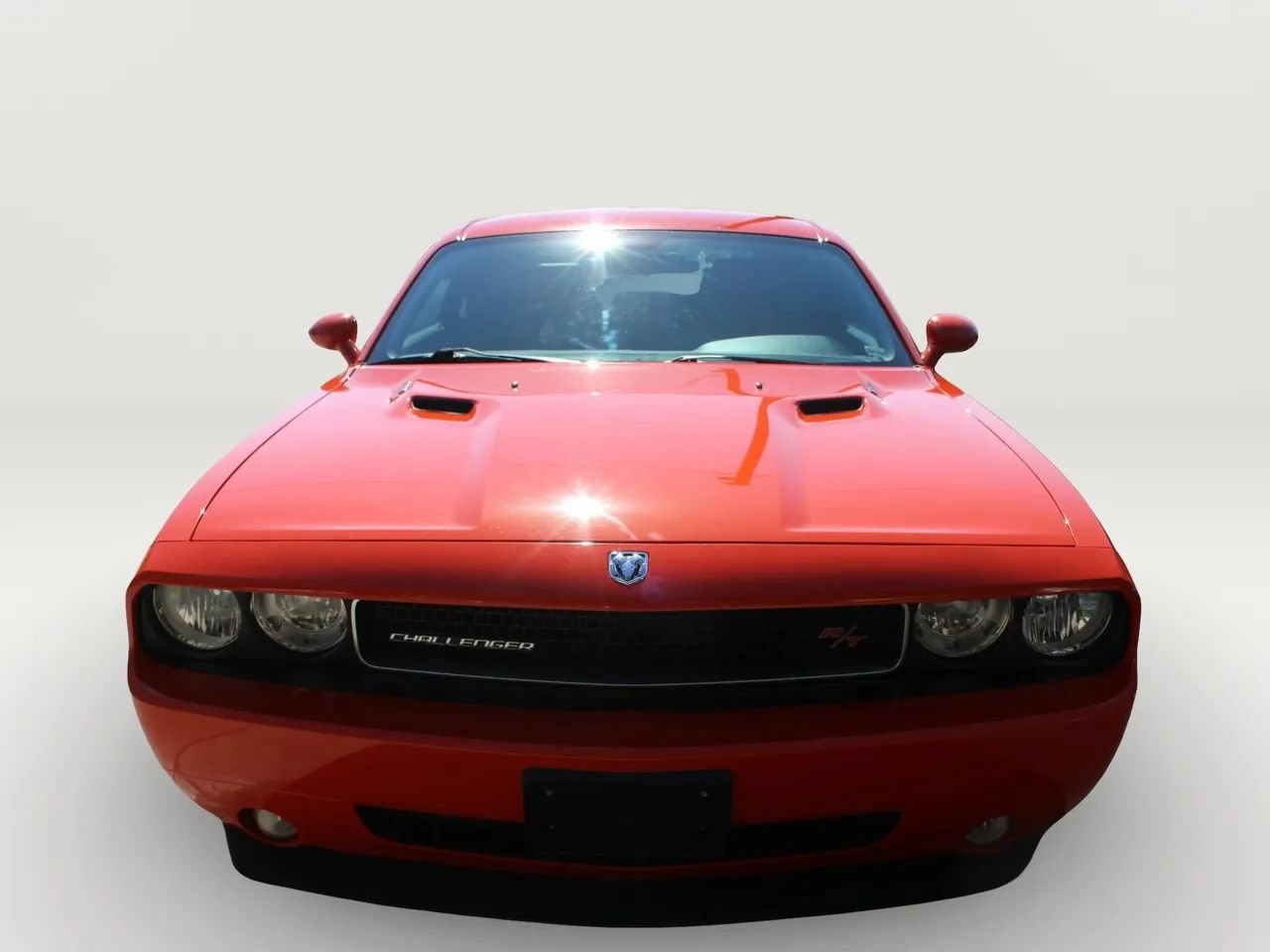 Used 2010 Dodge Challenger R/T RWD image 2