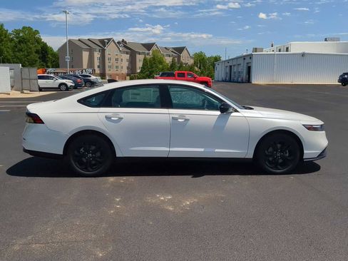 New 2025 Honda Accord SE image 9