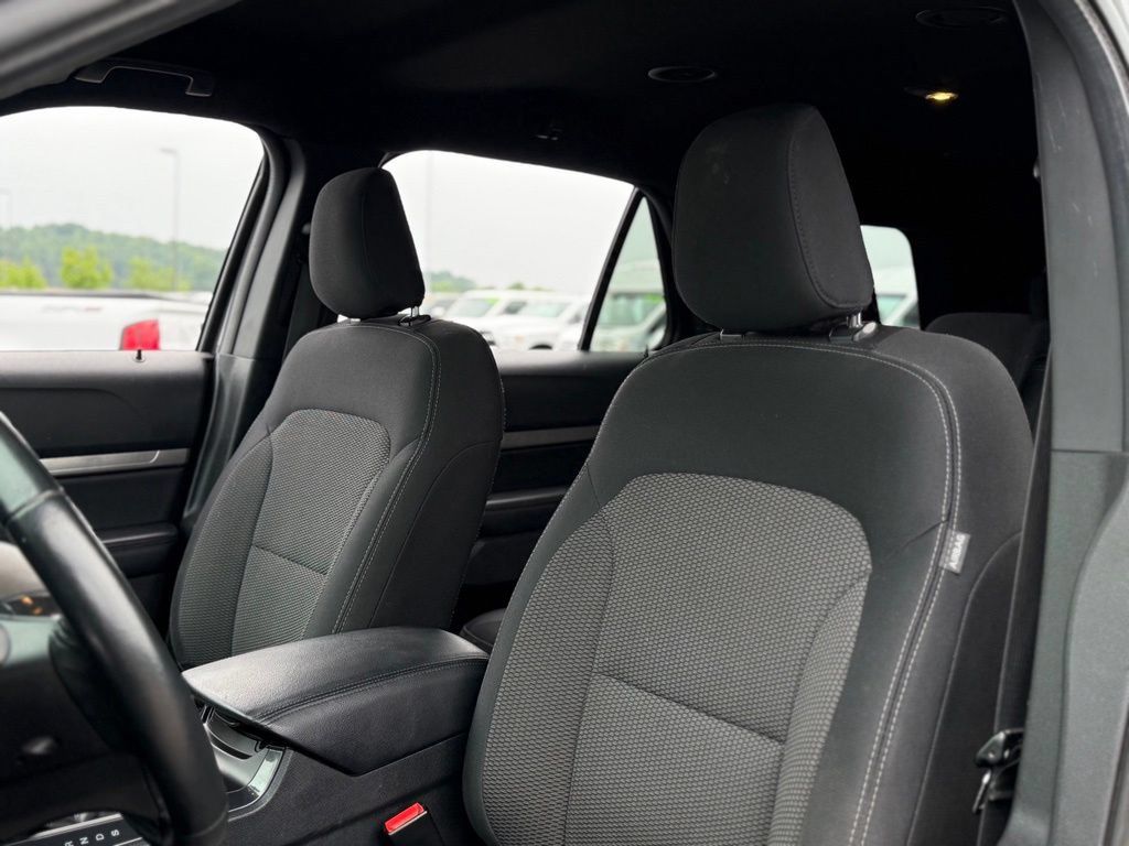Used 2019 Ford Explorer XLT AWD/4WD image 12
