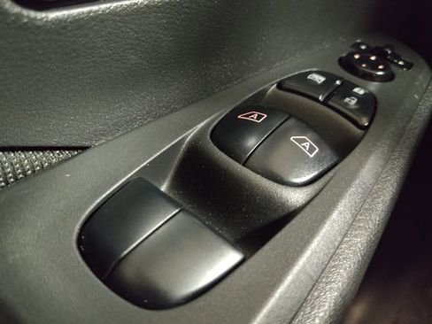 Used 2021 Nissan Kicks SV FWD image 27