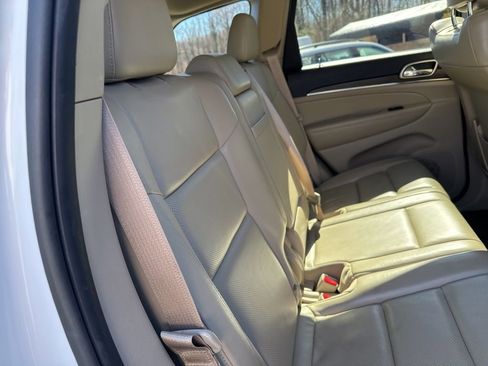 Used 2015 Jeep Grand Cherokee Limited w/ Luxury Group II AWD/4WD image 38