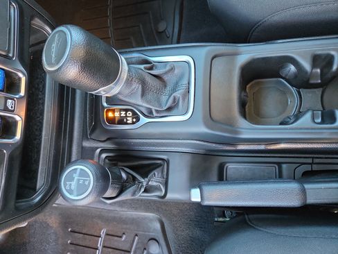 Used 2021 Jeep Gladiator Sport AWD/4WD image 8