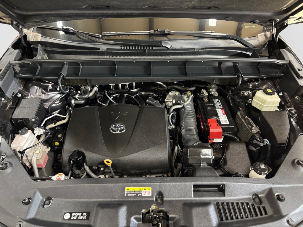 Used 2021 Toyota Highlander XLE FWD image 20
