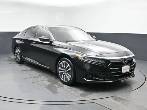 Used 2021 Honda Accord EX image 2
