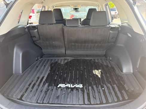 Used 2021 Toyota RAV4 LE FWD image 34