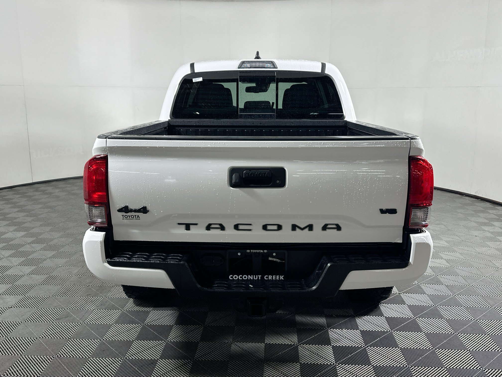 Used 2023 Toyota Tacoma SR5 w/ Technology Package AWD/4WD image 4