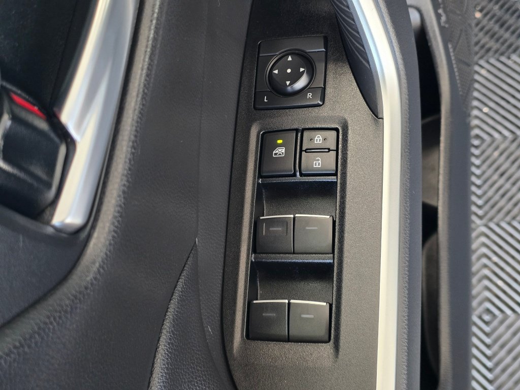 Used 2025 Toyota RAV4 XLE AWD/4WD image 21