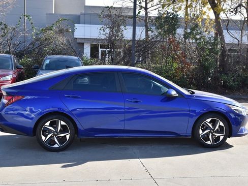 Used 2023 Hyundai Elantra SEL w/ Convenience Package image 6