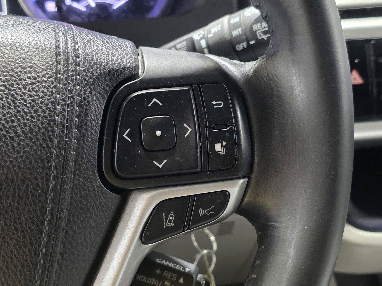 Used 2017 Toyota Highlander Plus FWD image 32