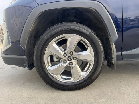 Used 2021 Toyota RAV4 XLE Premium image 29