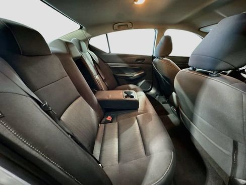 Used 2024 Nissan Altima 2.5 SV FWD image 24