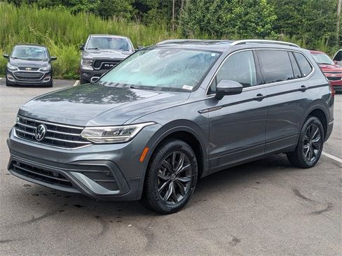 Used 2022 Volkswagen Tiguan SE image 9