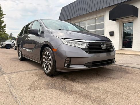 Used 2024 Honda Odyssey EX-L image 2