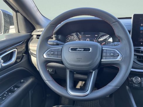 Used 2025 Jeep Compass Trailhawk AWD/4WD image 26