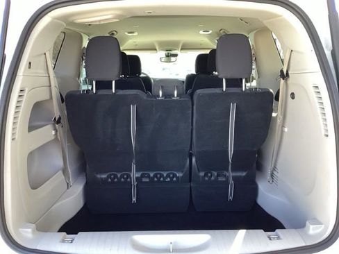 Used 2023 Chrysler Voyager LX FWD image 10