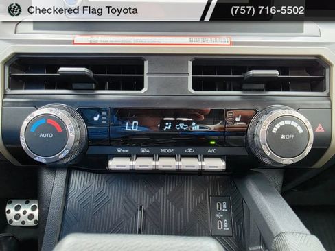 Used 2025 Toyota Tacoma TRD Sport AWD/4WD image 32