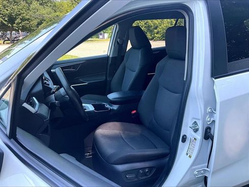 Used 2025 Toyota RAV4 XLE AWD/4WD image 10