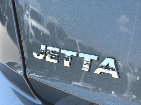 Used 2019 Volkswagen Jetta SEL w/ Cold Weather Package FWD image 33