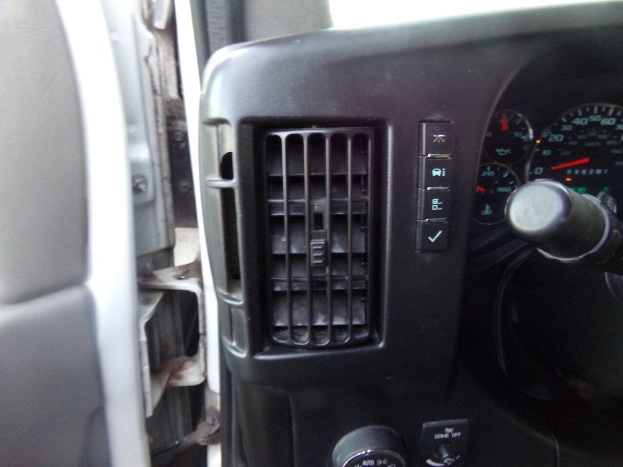 Used 2015 Chevrolet Express 2500 RWD image 31