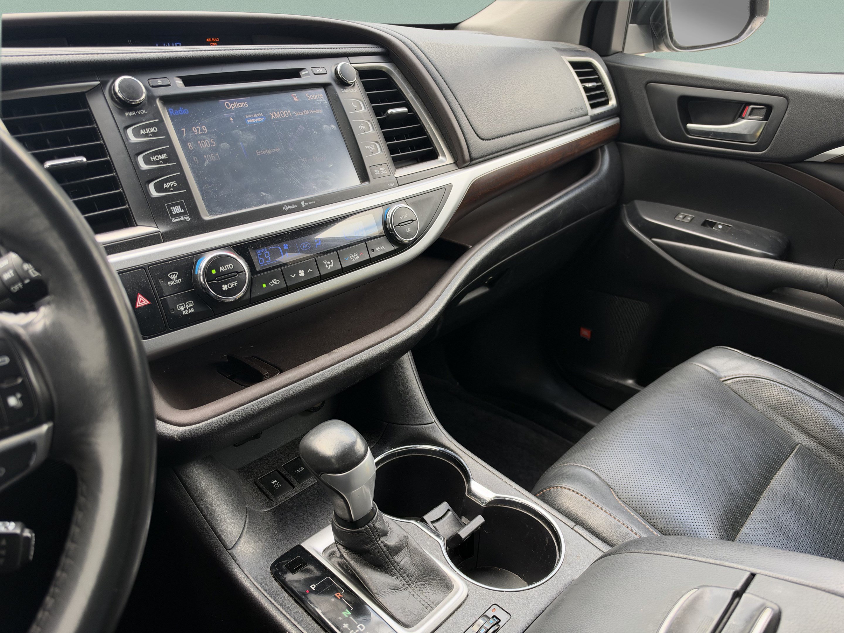Used 2015 Toyota Highlander Limited w/ Driver Technology Package AWD/4WD image 10