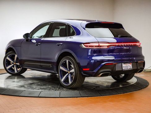 Certified 2025 Porsche Macan AWD/4WD image 3