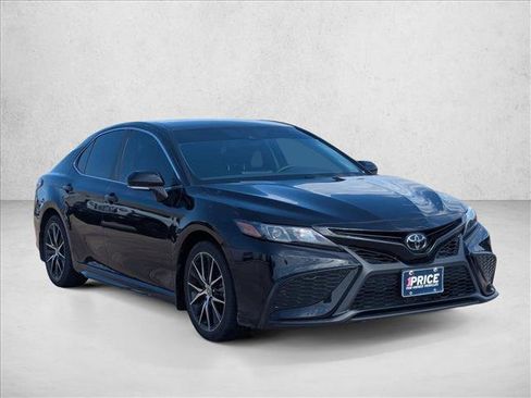 Used 2023 Toyota Camry SE w/ Convenience Package FWD image 3