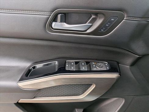 Used 2025 Nissan Pathfinder Platinum w/ Cargo Package image 15