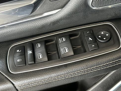 Used 2023 RAM 1500 Laramie AWD/4WD image 13