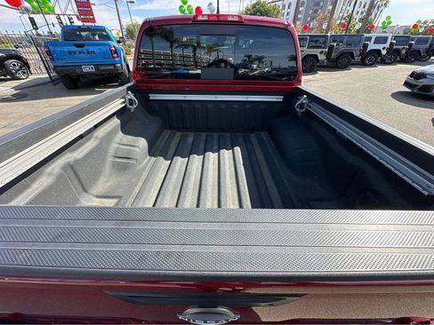 Used 2024 Nissan Frontier SV w/ SV Convenience Package image 34