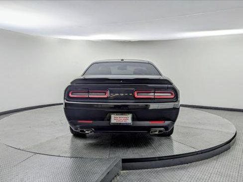 Used 2019 Dodge Challenger SXT image 7