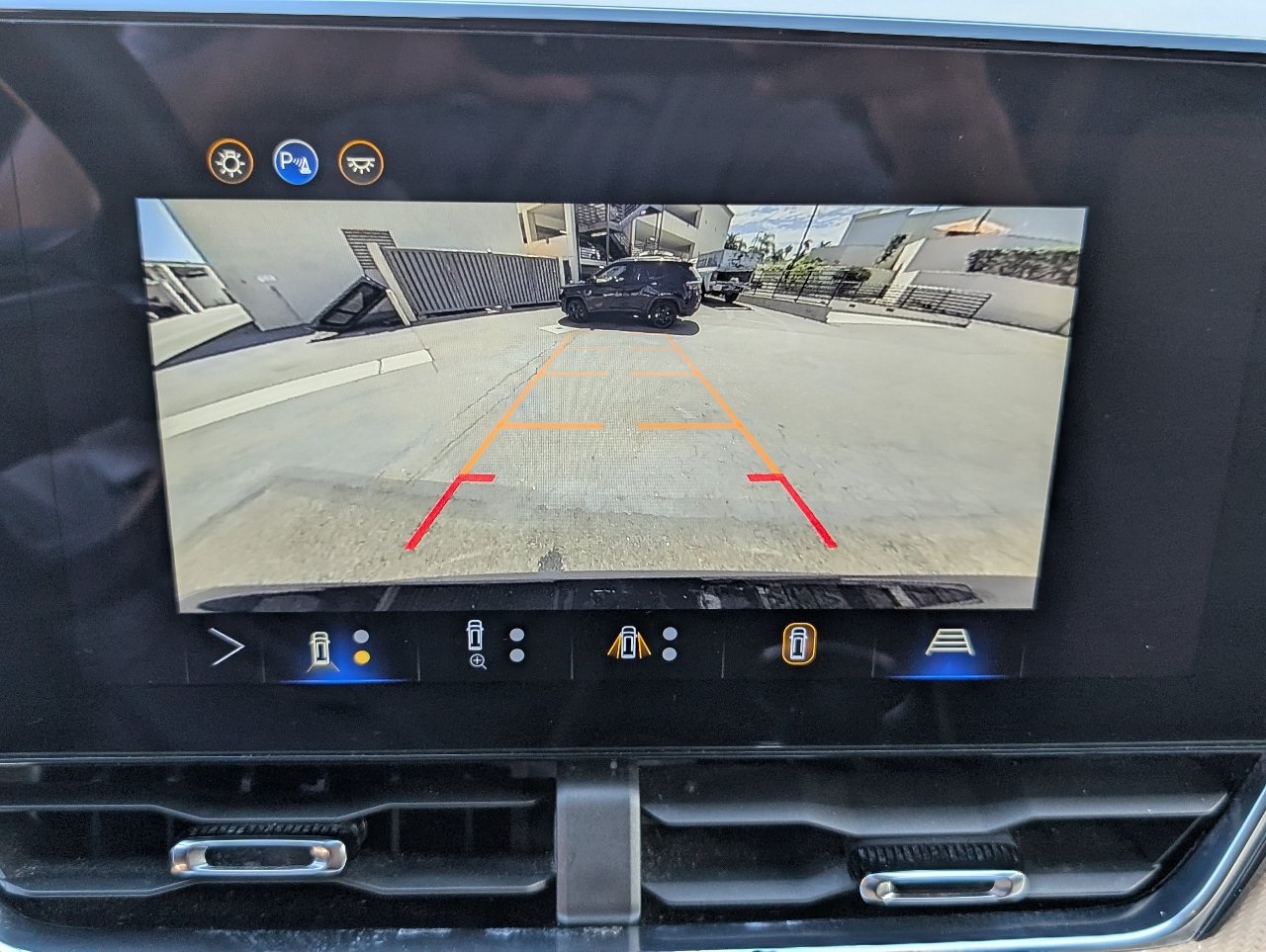 Used 2026 Chevrolet Equinox ACTIV w/ Safety and Technology Package AWD/4WD image 6