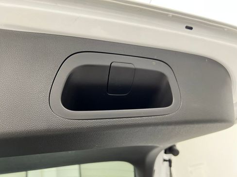 Used 2025 Chevrolet Trax LT w/ LT Convenience Package image 33