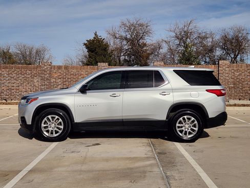 Used 2021 Chevrolet Traverse LS image 5
