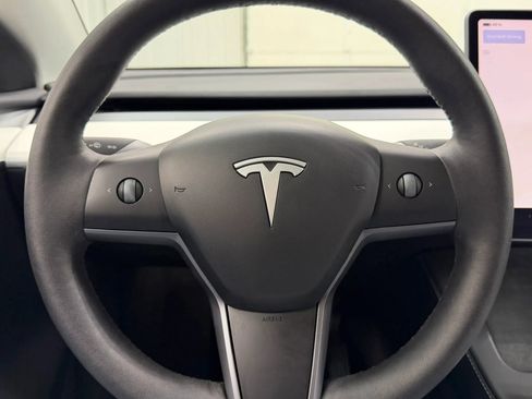 Used 2024 Tesla Model Y Long Range AWD/4WD image 20