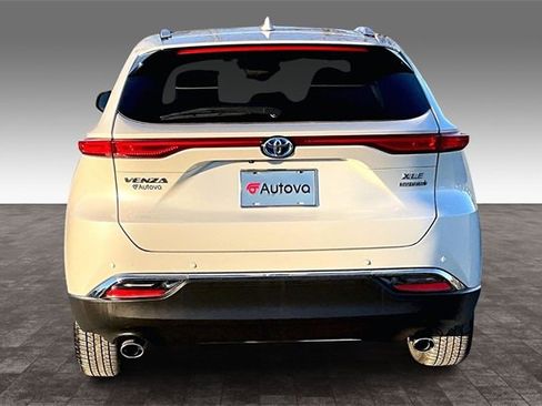 Used 2022 Toyota Venza XLE image 5
