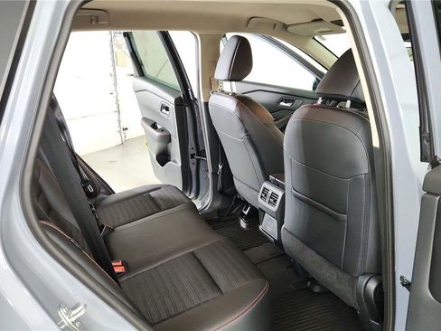 Used 2025 Nissan Rogue SV image 35