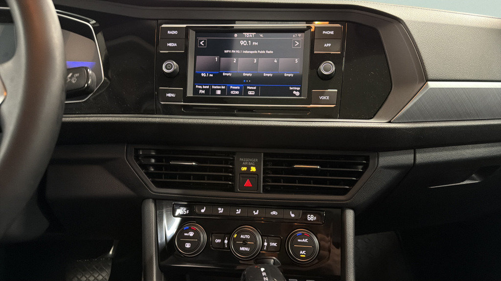 Certified 2023 Volkswagen Jetta SE w/ Panoramic Sunroof Package FWD image 37