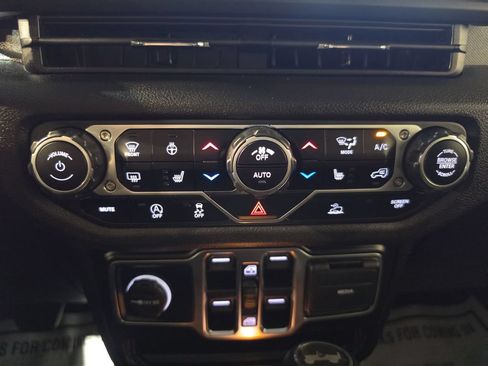Used 2024 Jeep Wrangler Unlimited Sport AWD/4WD image 16
