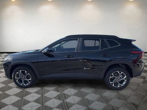 Used 2024 Chevrolet Trax LT w/ Driver Confidence Package FWD image 8