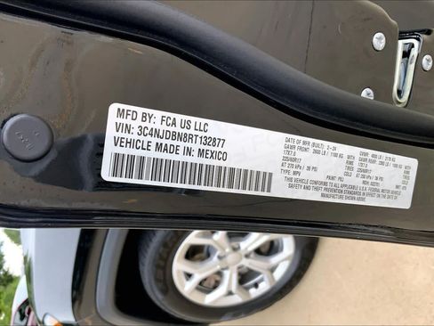Used 2024 Jeep Compass Latitude AWD/4WD image 33