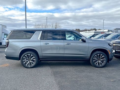 New 2026 Chevrolet Suburban High Country image 12