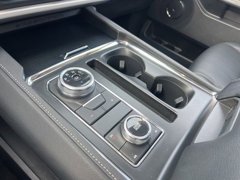 Certified 2024 Ford Expedition XLT image 17