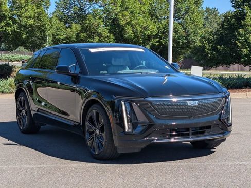 Used 2024 Cadillac Lyriq Sport AWD/4WD image 6