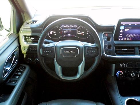 Used 2021 GMC Yukon SLT w/ SLT Premium Package image 9